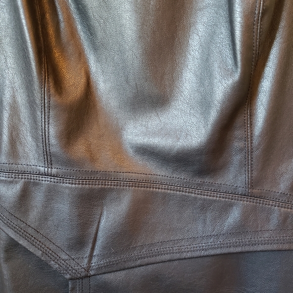 🌱 BCBGMaxAzria Faux Leather Sleeveless Peplum Top Black Sz XXS - Picture 7 of 10